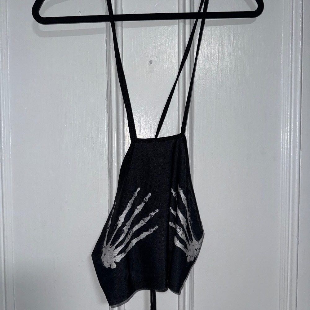 Skull hands tie shirt